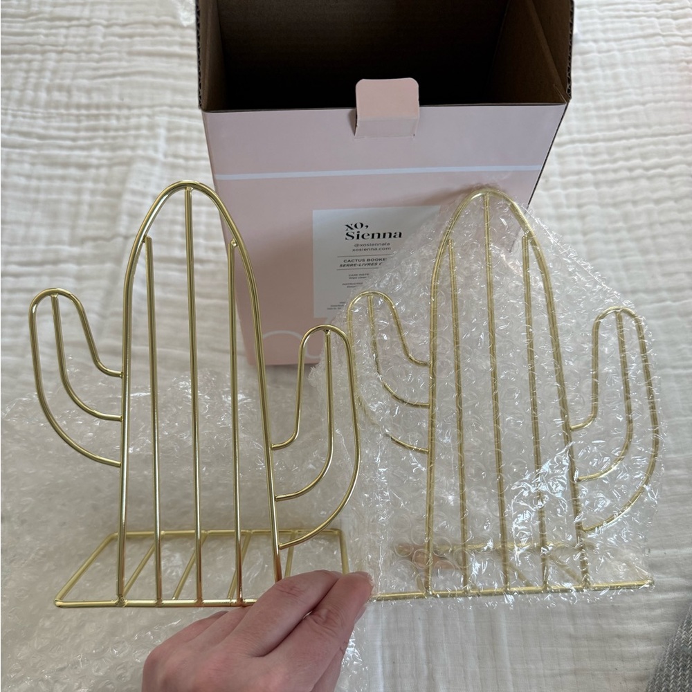 NIB XO, Sienna Cactus Metal Bookends